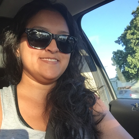 Meet your Posher, Valerie - Picture 2 of 3